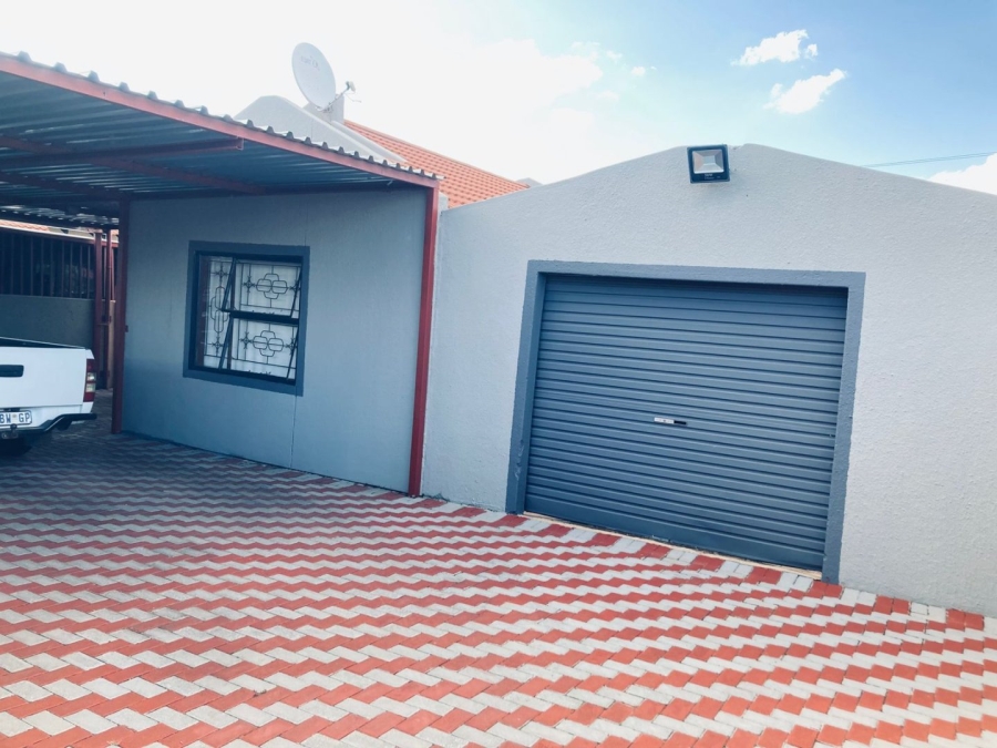2 Bedroom Property for Sale in Mabopane Unit X North West